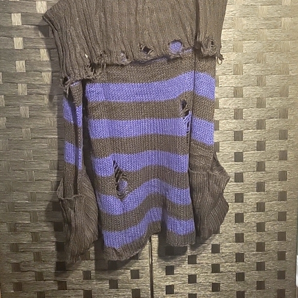 Sapphire Hooded Knit Sweater - Picture 4 of 8